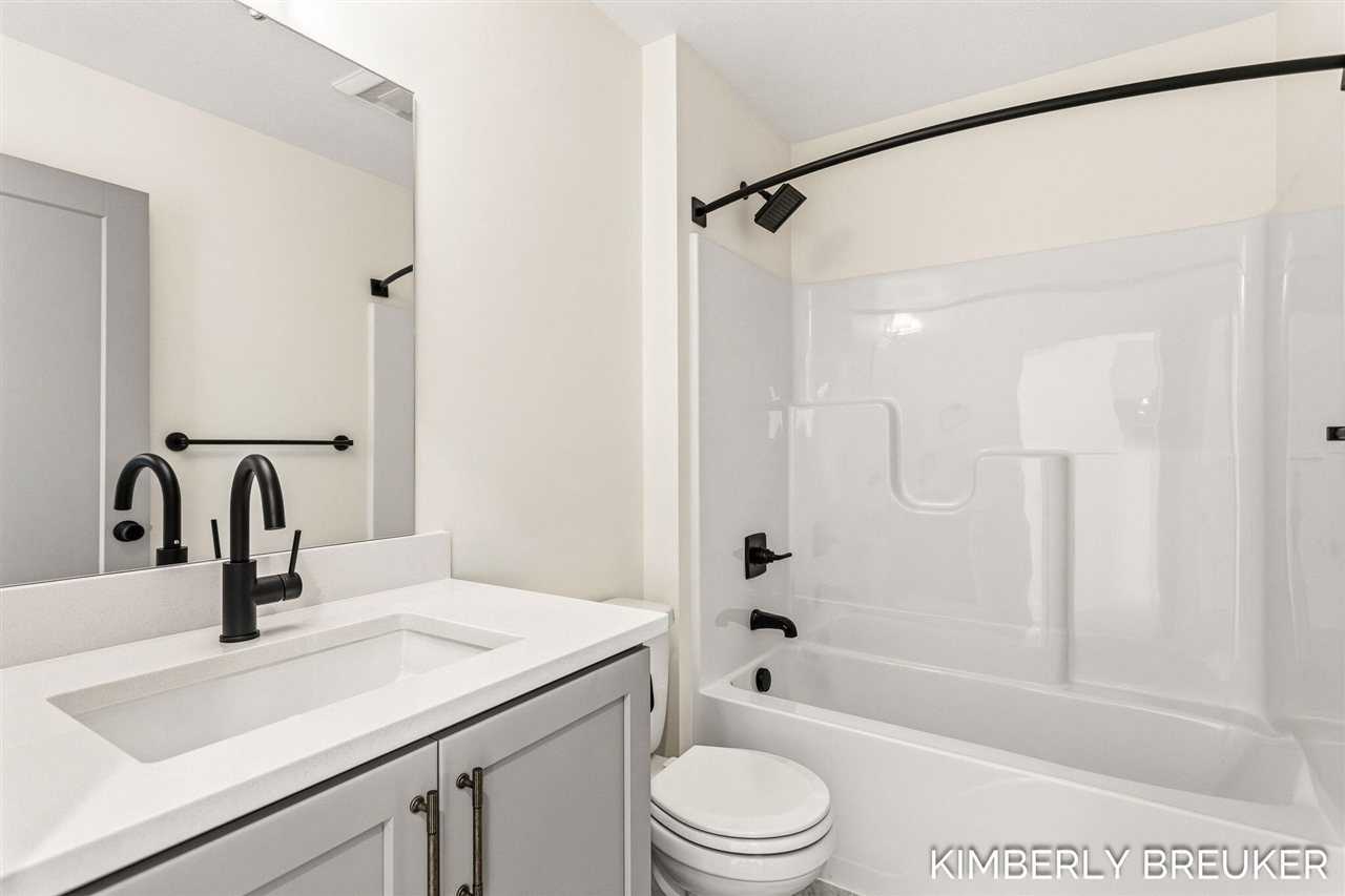 11767 Everett Avenue, Allendale, MI, 49401-7439