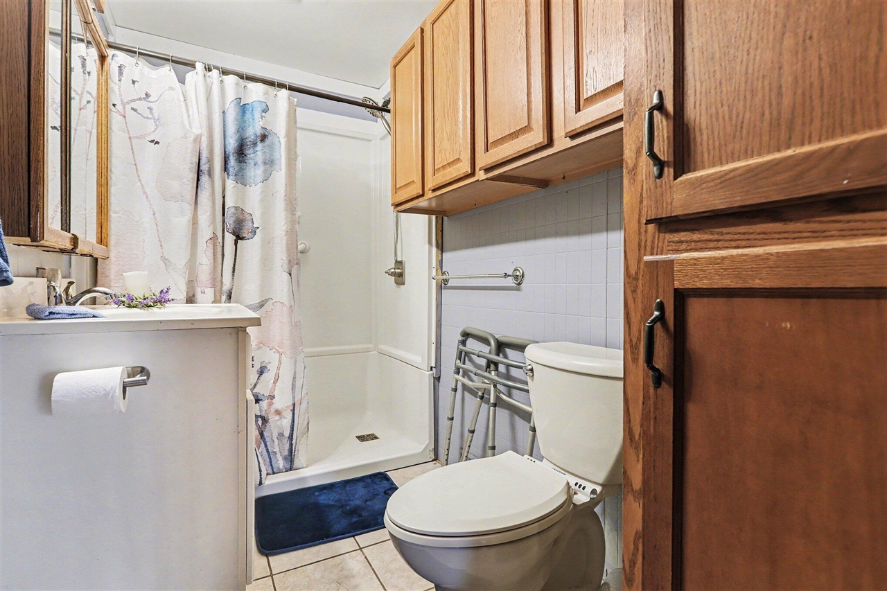 7511 E Drive, Battle Creek, MI, 49014-8255