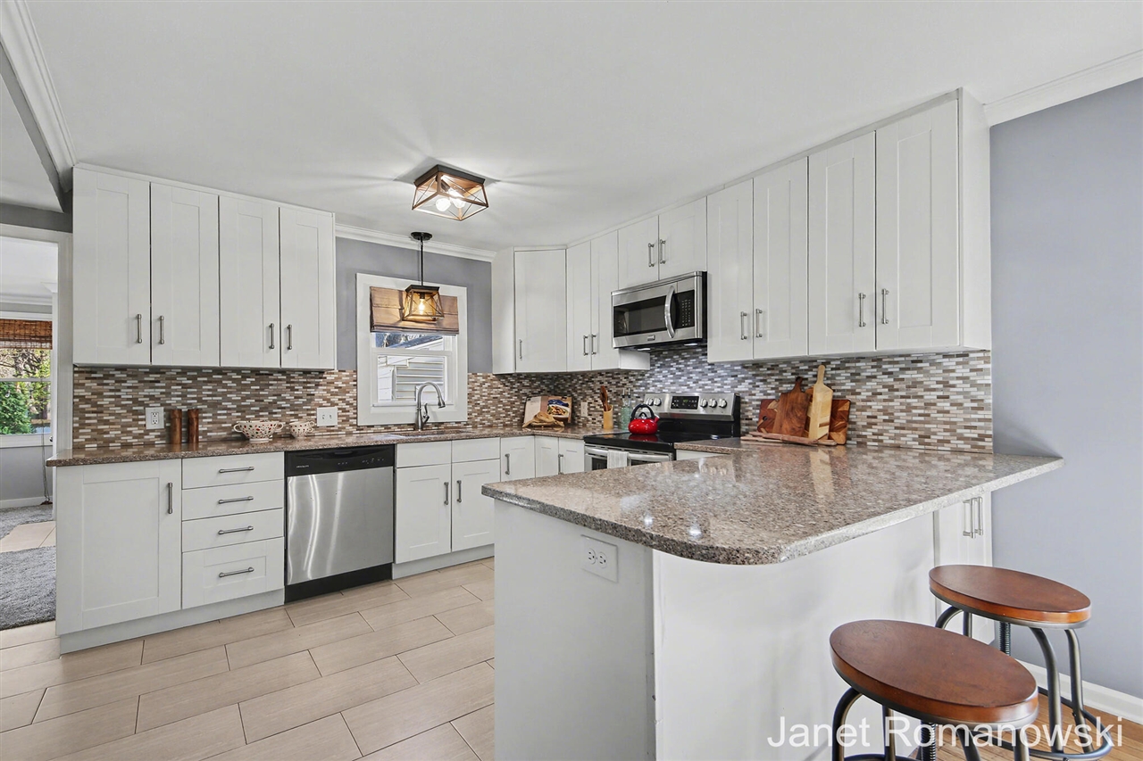 2126 Englewood Drive, Grand Rapids, MI, 49506-4512