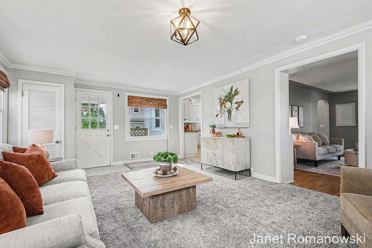 2126 Englewood Drive, Grand Rapids, MI, 49506-4512