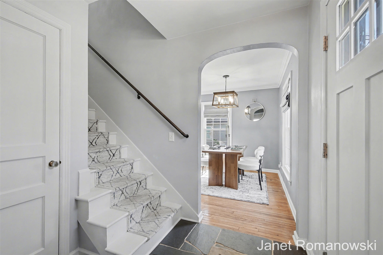 2126 Englewood Drive, Grand Rapids, MI, 49506-4512