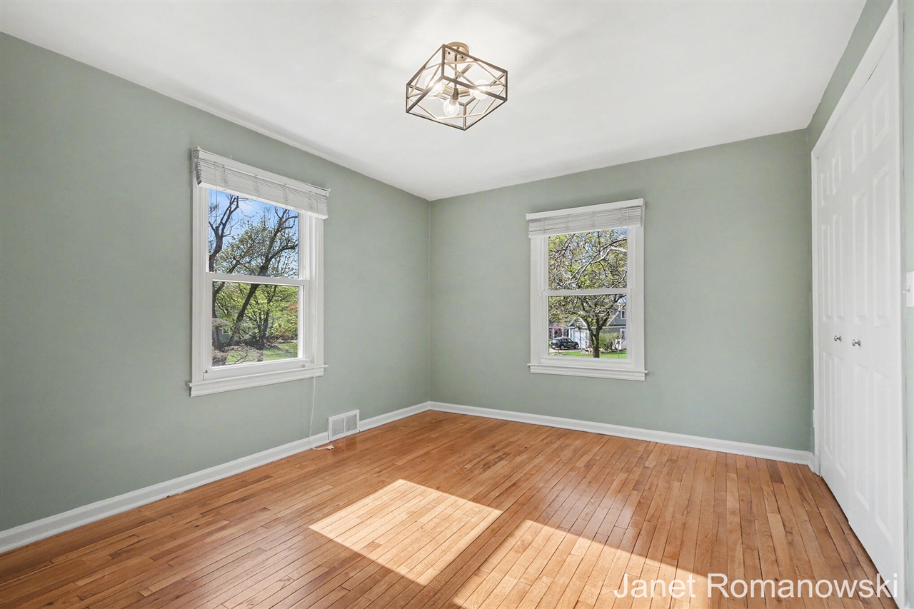 2126 Englewood Drive, Grand Rapids, MI, 49506-4512