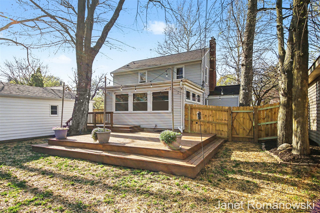 2126 Englewood Drive, Grand Rapids, MI, 49506-4512