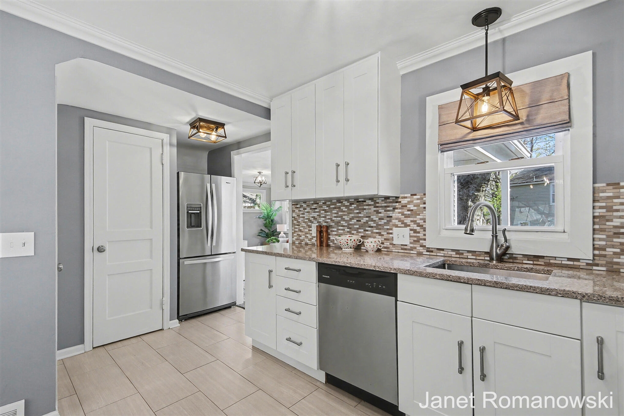 2126 Englewood Drive, Grand Rapids, MI, 49506-4512