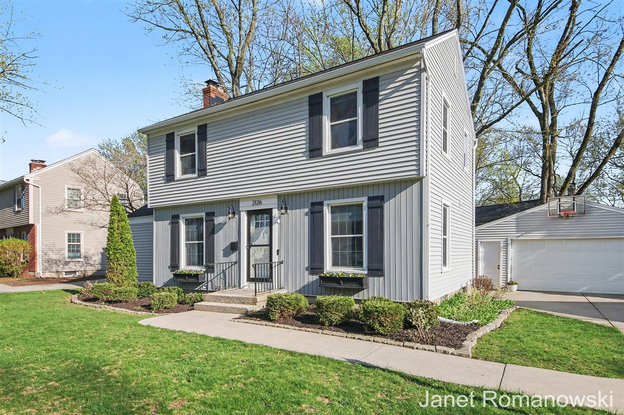 2126 Englewood Drive, Grand Rapids, MI, 49506-4512