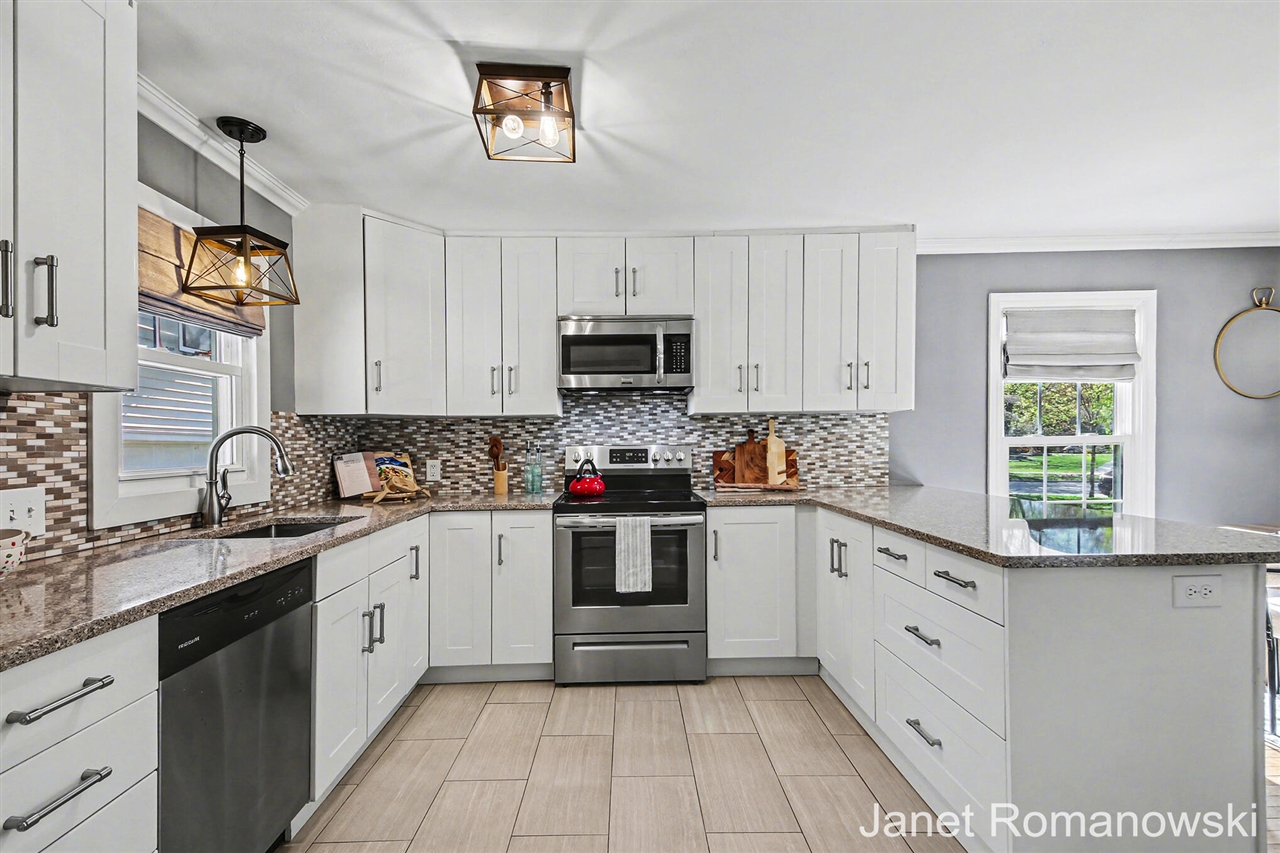 2126 Englewood Drive, Grand Rapids, MI, 49506-4512