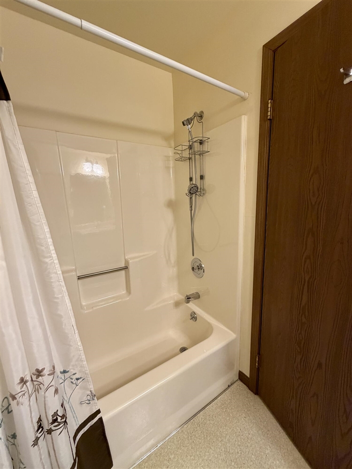 682 W Middle Street UNIT&nbsp;UNIT&nbsp;#4, Chelsea, MI, 48118-1318