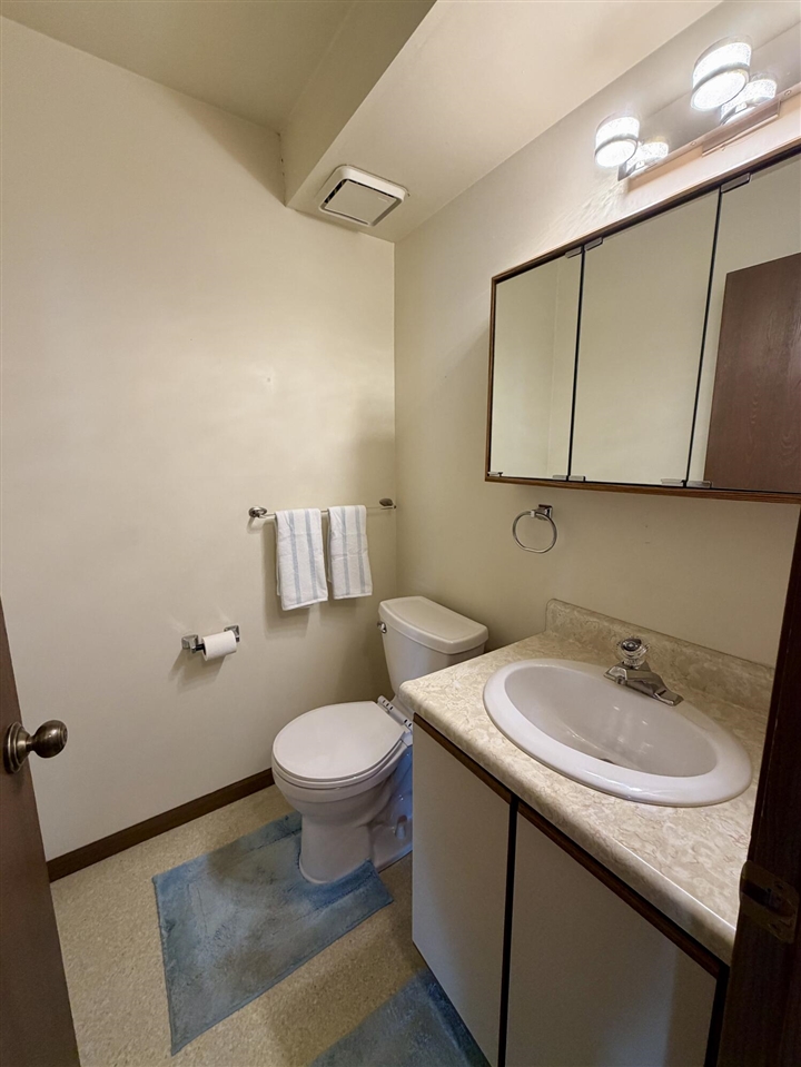 682 W Middle Street UNIT&nbsp;UNIT&nbsp;#4, Chelsea, MI, 48118-1318