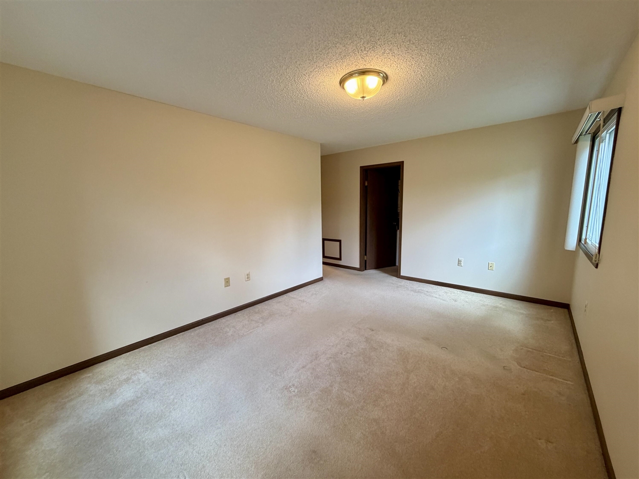 682 W Middle Street UNIT&nbsp;UNIT&nbsp;#4, Chelsea, MI, 48118-1318