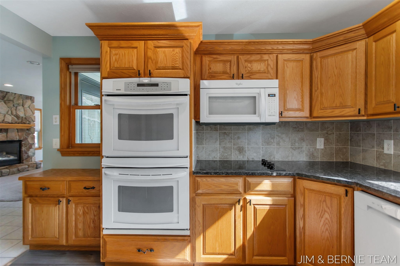 511 W Clinton Street, Hastings, MI, 49058-2127