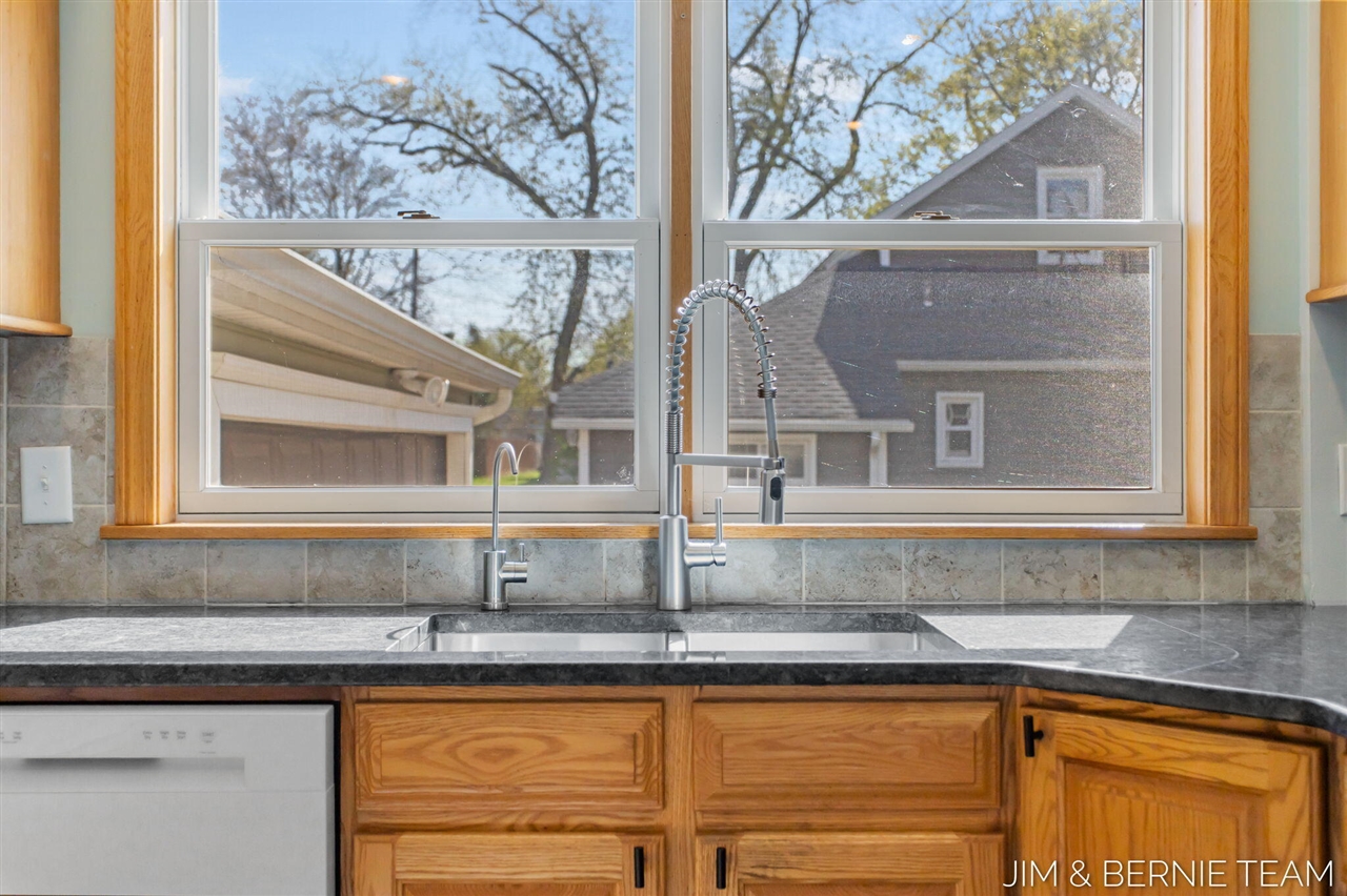 511 W Clinton Street, Hastings, MI, 49058-2127