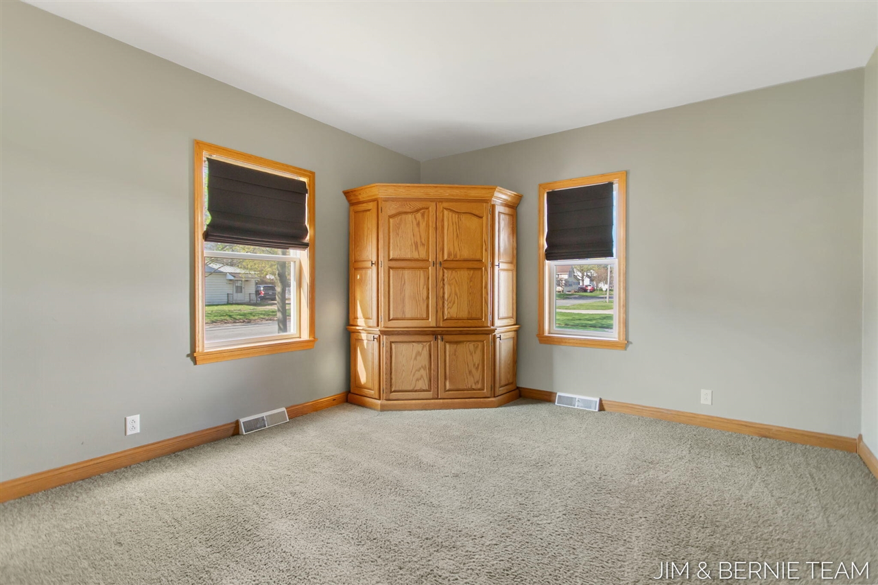 511 W Clinton Street, Hastings, MI, 49058-2127