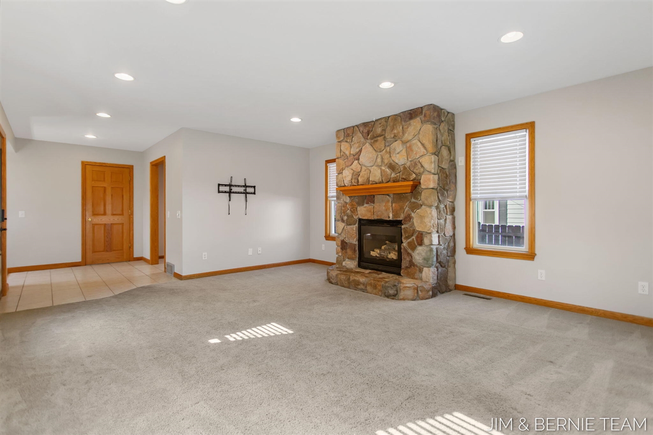 511 W Clinton Street, Hastings, MI, 49058-2127