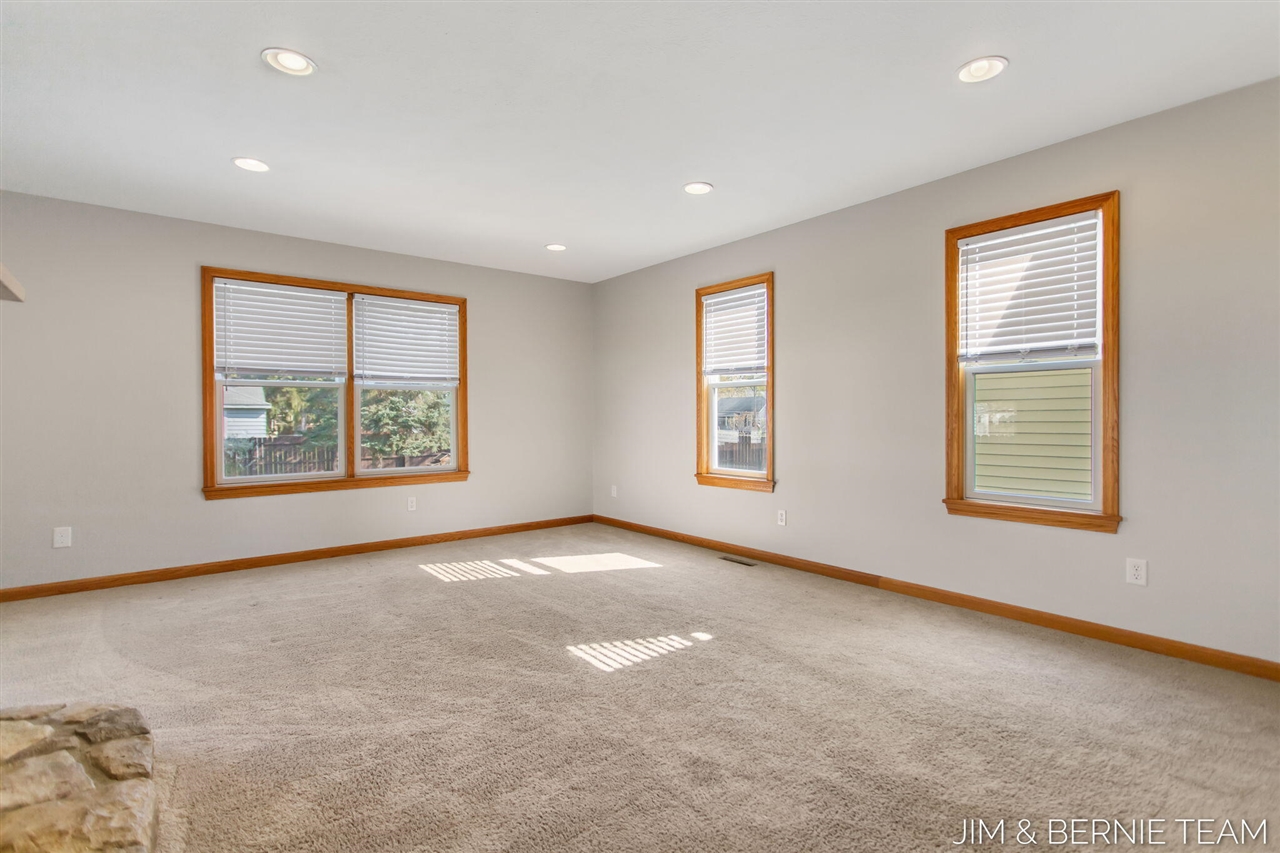 511 W Clinton Street, Hastings, MI, 49058-2127