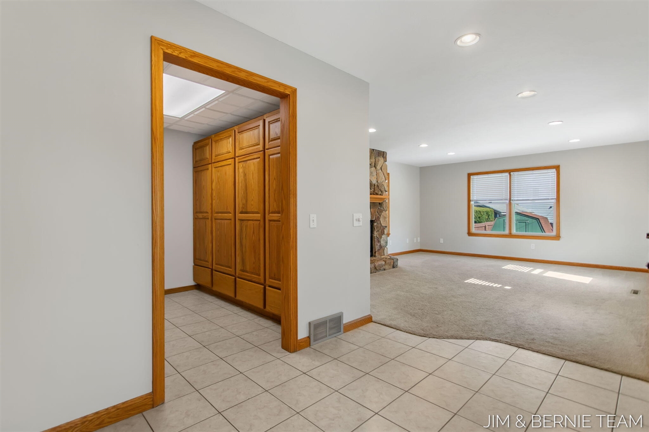 511 W Clinton Street, Hastings, MI, 49058-2127