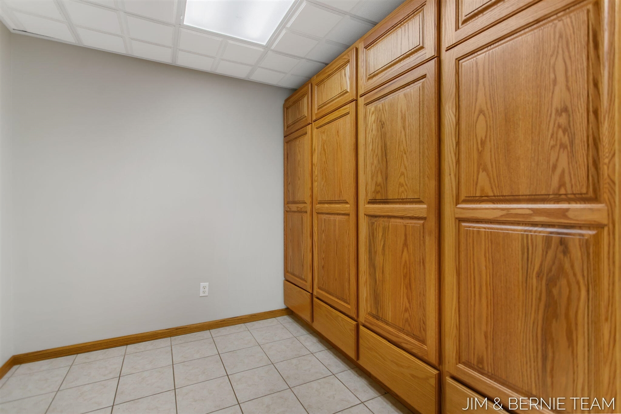 511 W Clinton Street, Hastings, MI, 49058-2127