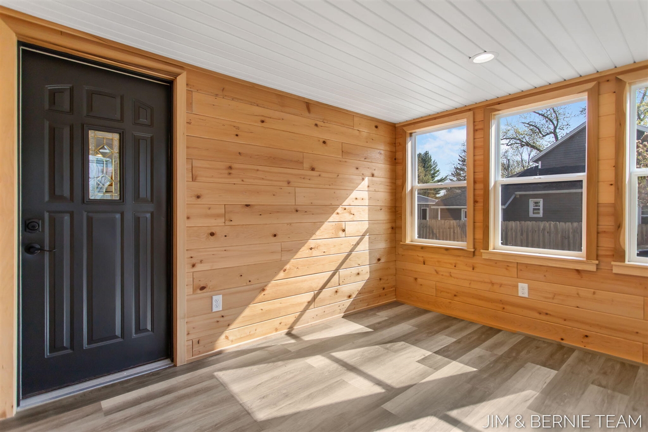 511 W Clinton Street, Hastings, MI, 49058-2127