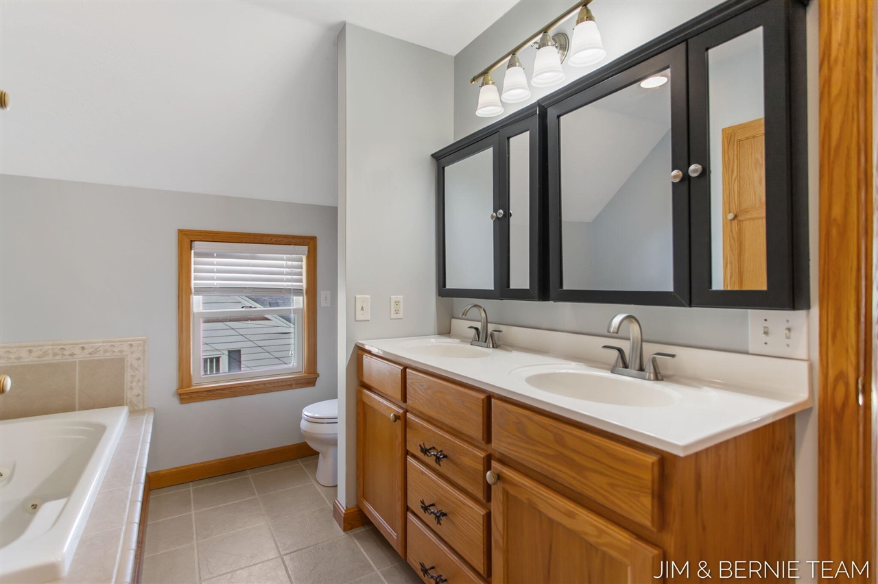 511 W Clinton Street, Hastings, MI, 49058-2127