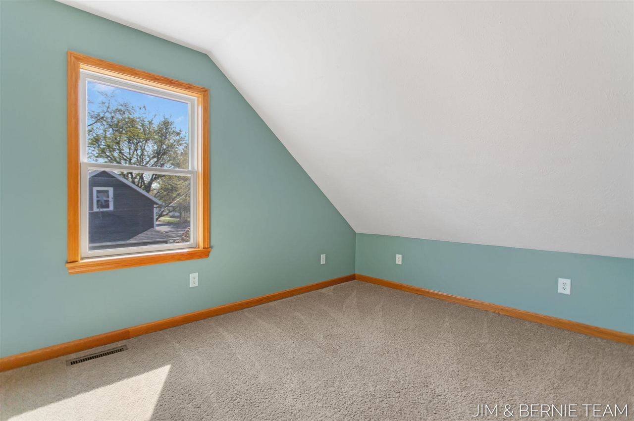 511 W Clinton Street, Hastings, MI, 49058-2127