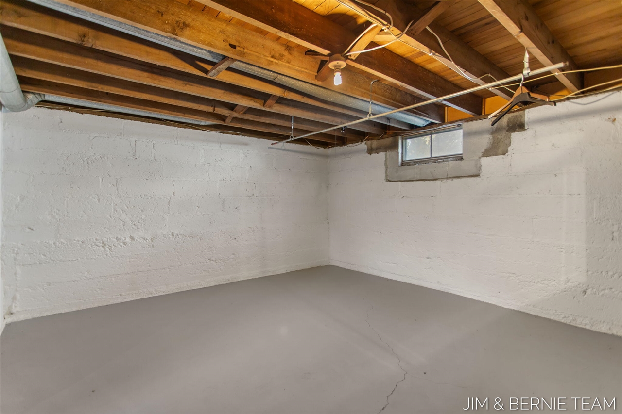 511 W Clinton Street, Hastings, MI, 49058-2127