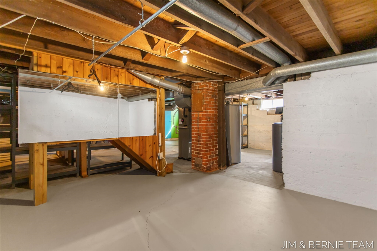 511 W Clinton Street, Hastings, MI, 49058-2127