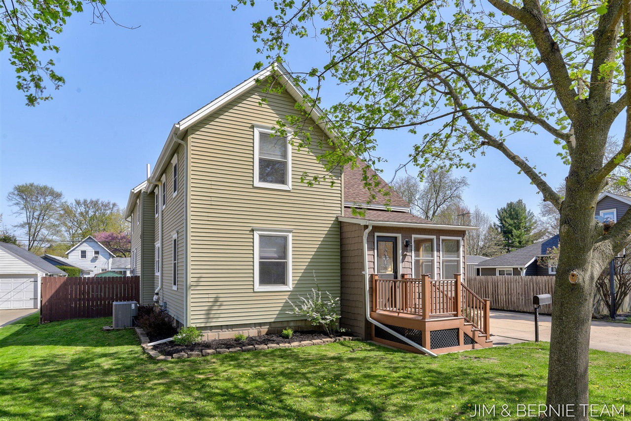 511 W Clinton Street, Hastings, MI, 49058-2127