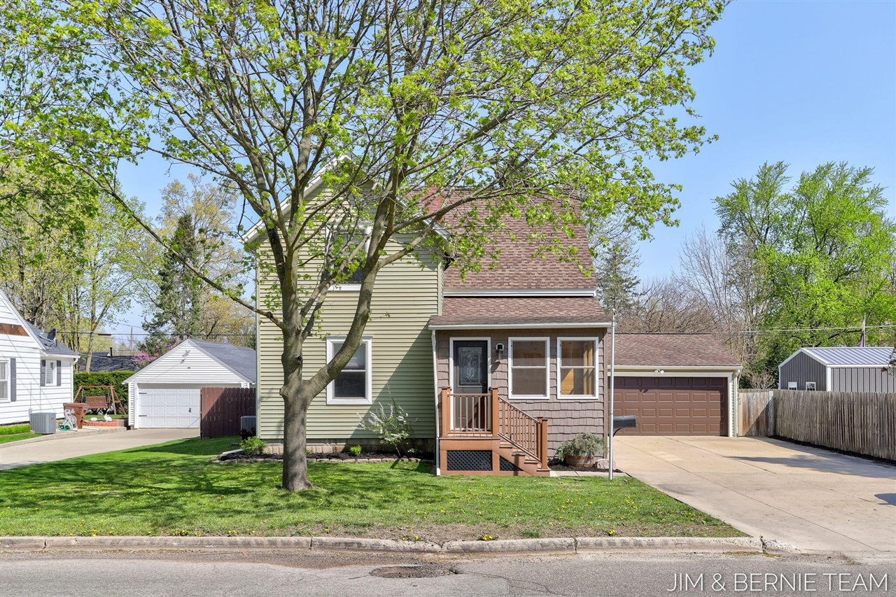 511 W Clinton Street, Hastings, MI, 49058-2127
