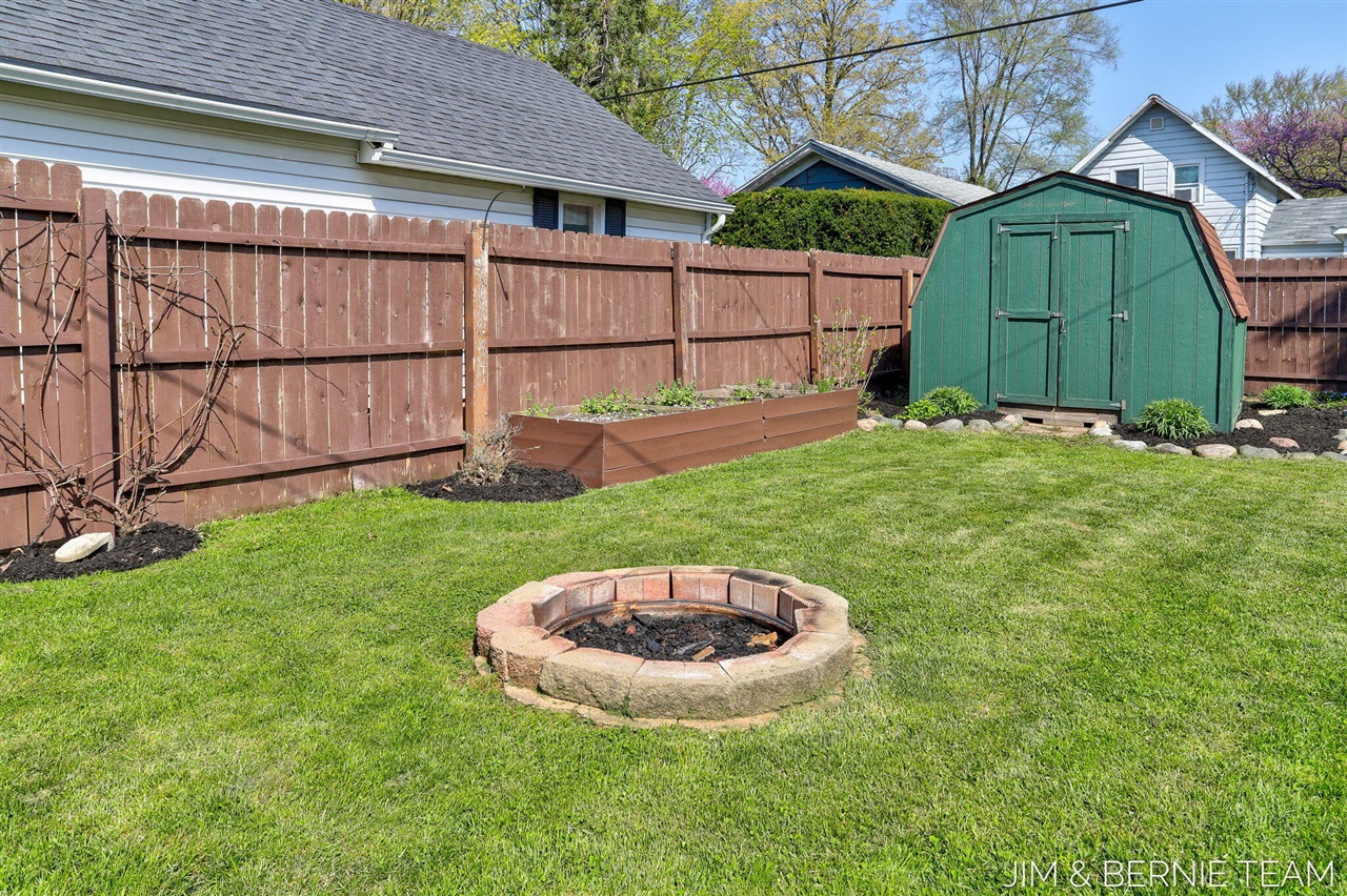511 W Clinton Street, Hastings, MI, 49058-2127