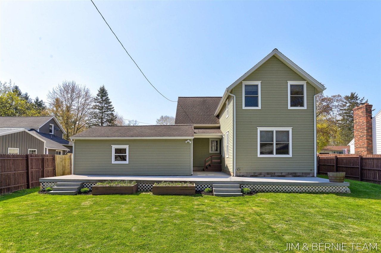 511 W Clinton Street, Hastings, MI, 49058-2127