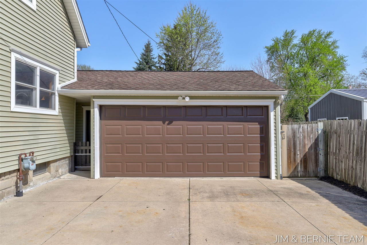 511 W Clinton Street, Hastings, MI, 49058-2127
