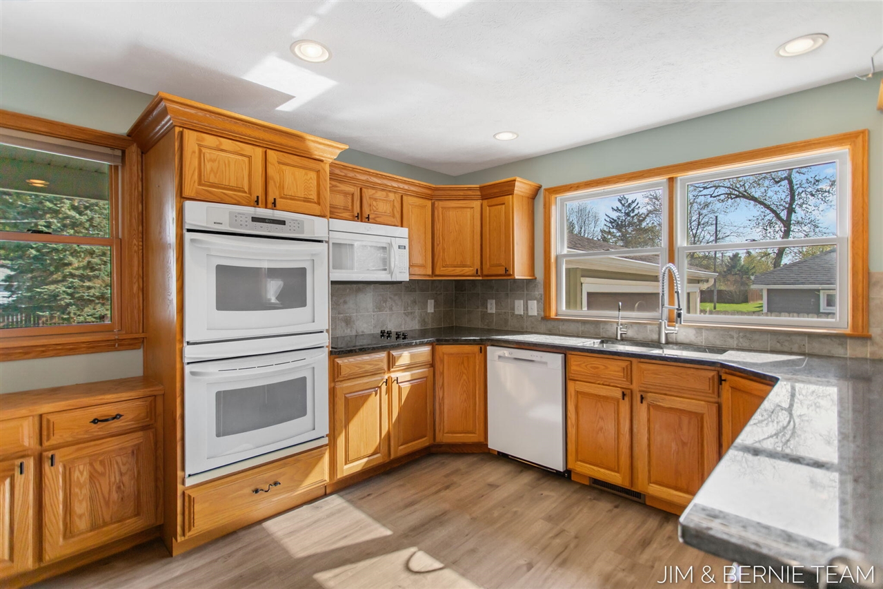 511 W Clinton Street, Hastings, MI, 49058-2127