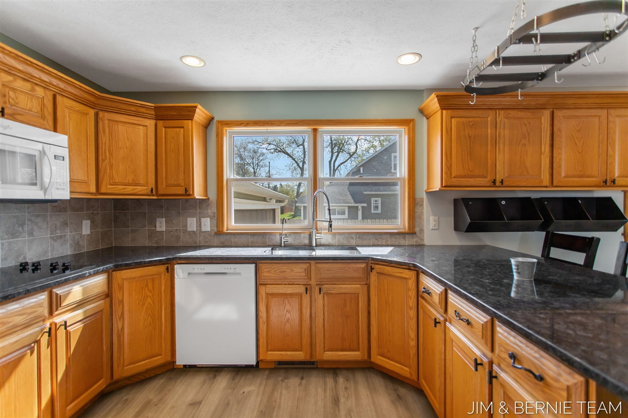 511 W Clinton Street, Hastings, MI, 49058-2127