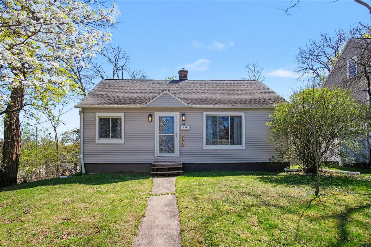 956 College Avenue, Grand Rapids, MI, 49503-1774