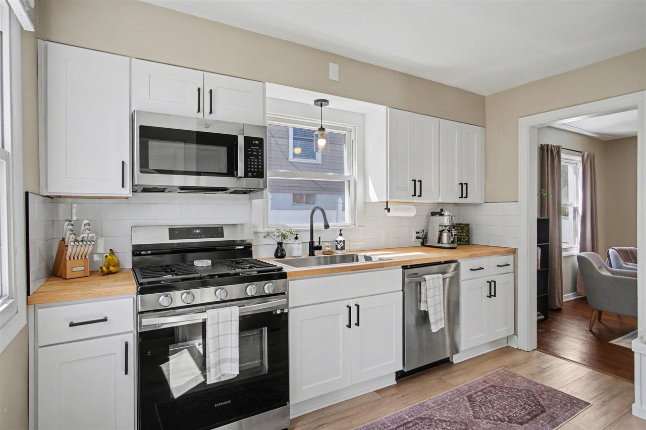 956 College Avenue, Grand Rapids, MI, 49503-1774