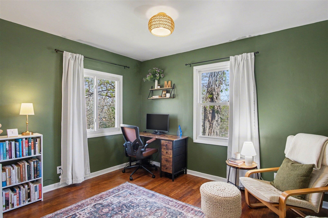 956 College Avenue, Grand Rapids, MI, 49503-1774