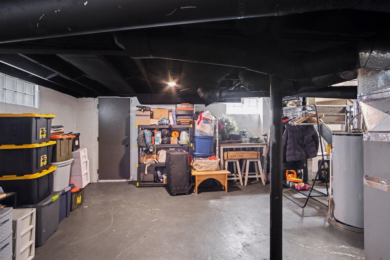 956 College Avenue, Grand Rapids, MI, 49503-1774