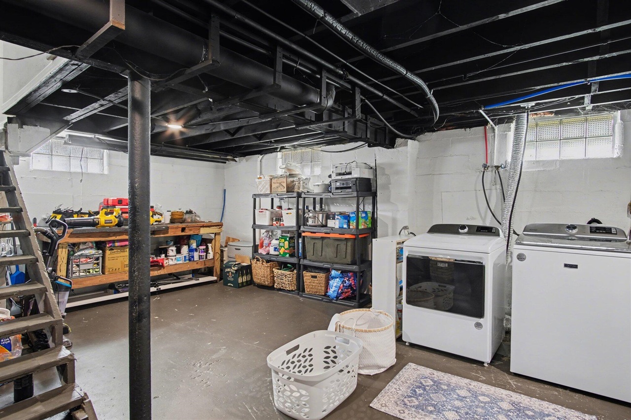 956 College Avenue, Grand Rapids, MI, 49503-1774