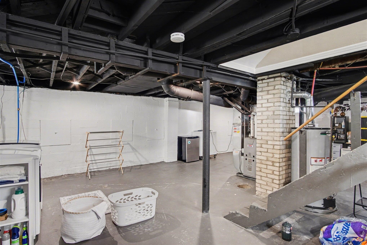 956 College Avenue, Grand Rapids, MI, 49503-1774