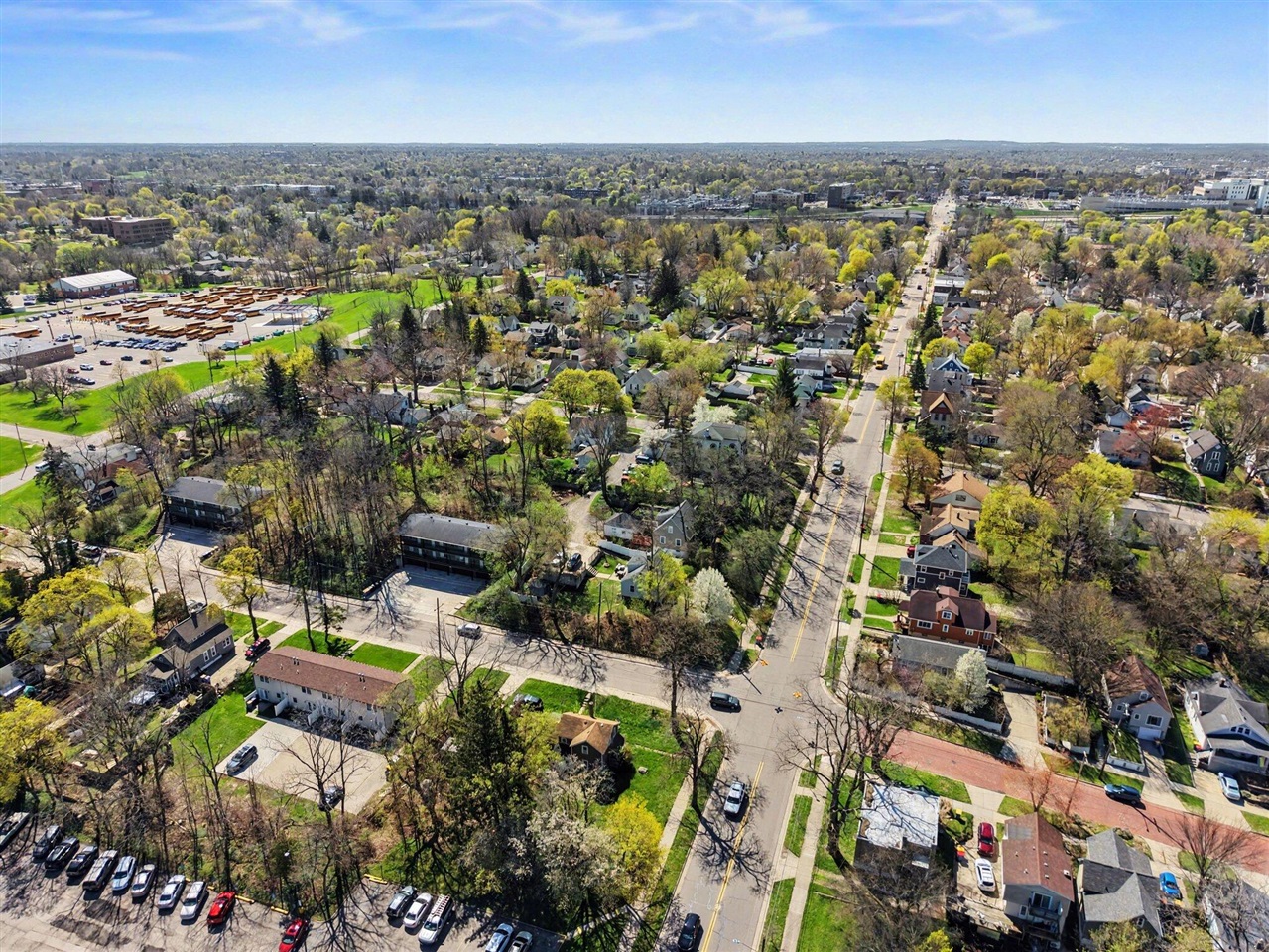 956 College Avenue, Grand Rapids, MI, 49503-1774