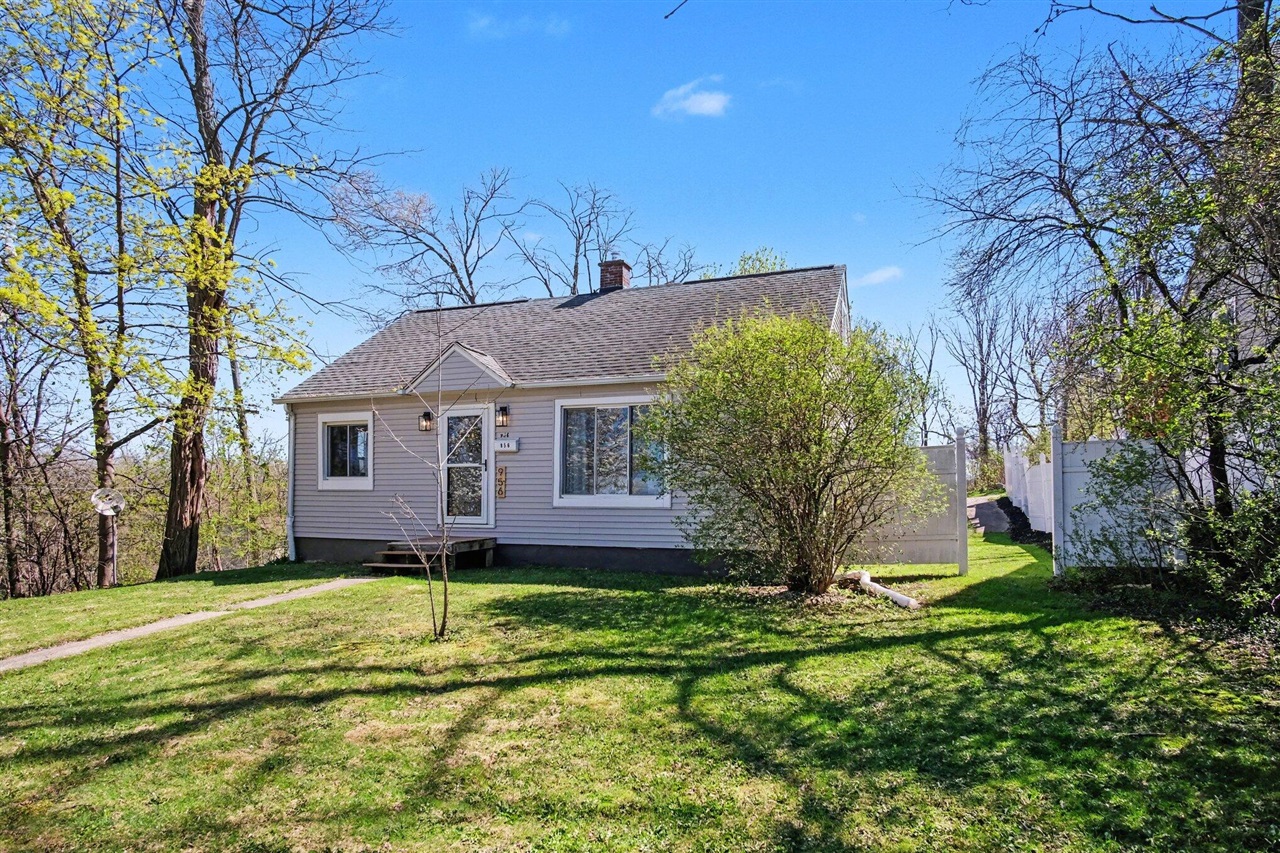 956 College Avenue, Grand Rapids, MI, 49503-1774