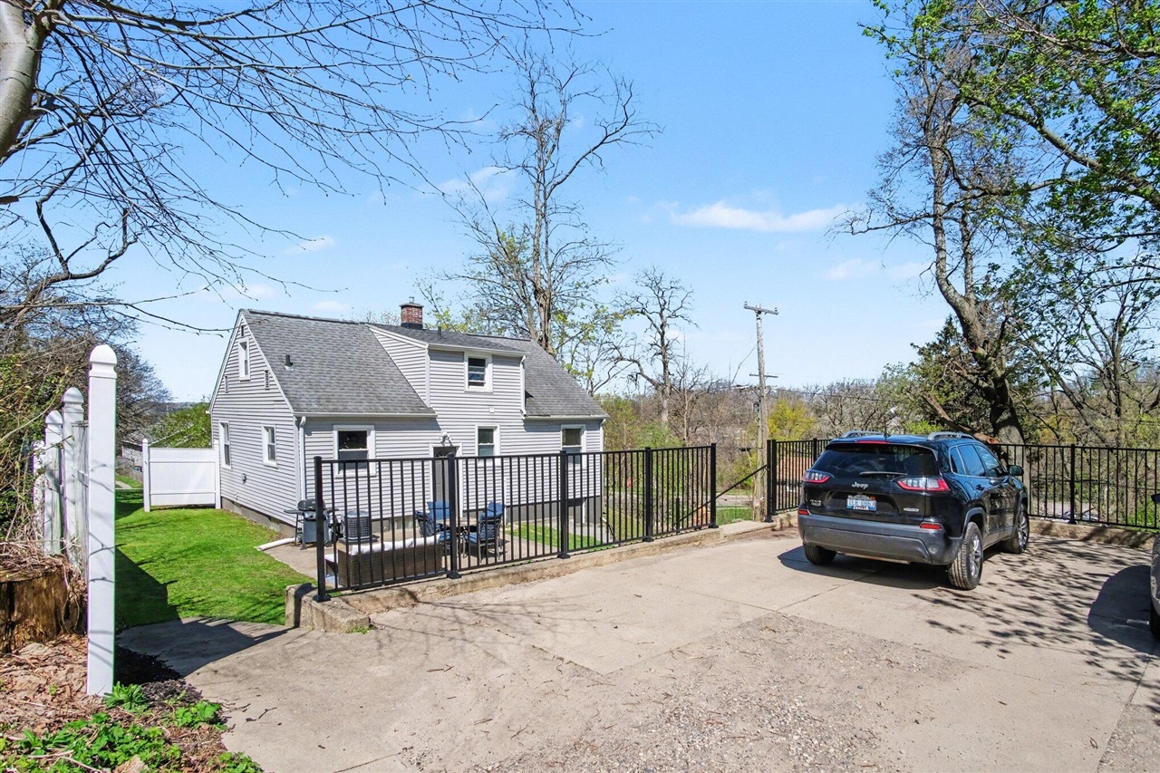 956 College Avenue, Grand Rapids, MI, 49503-1774