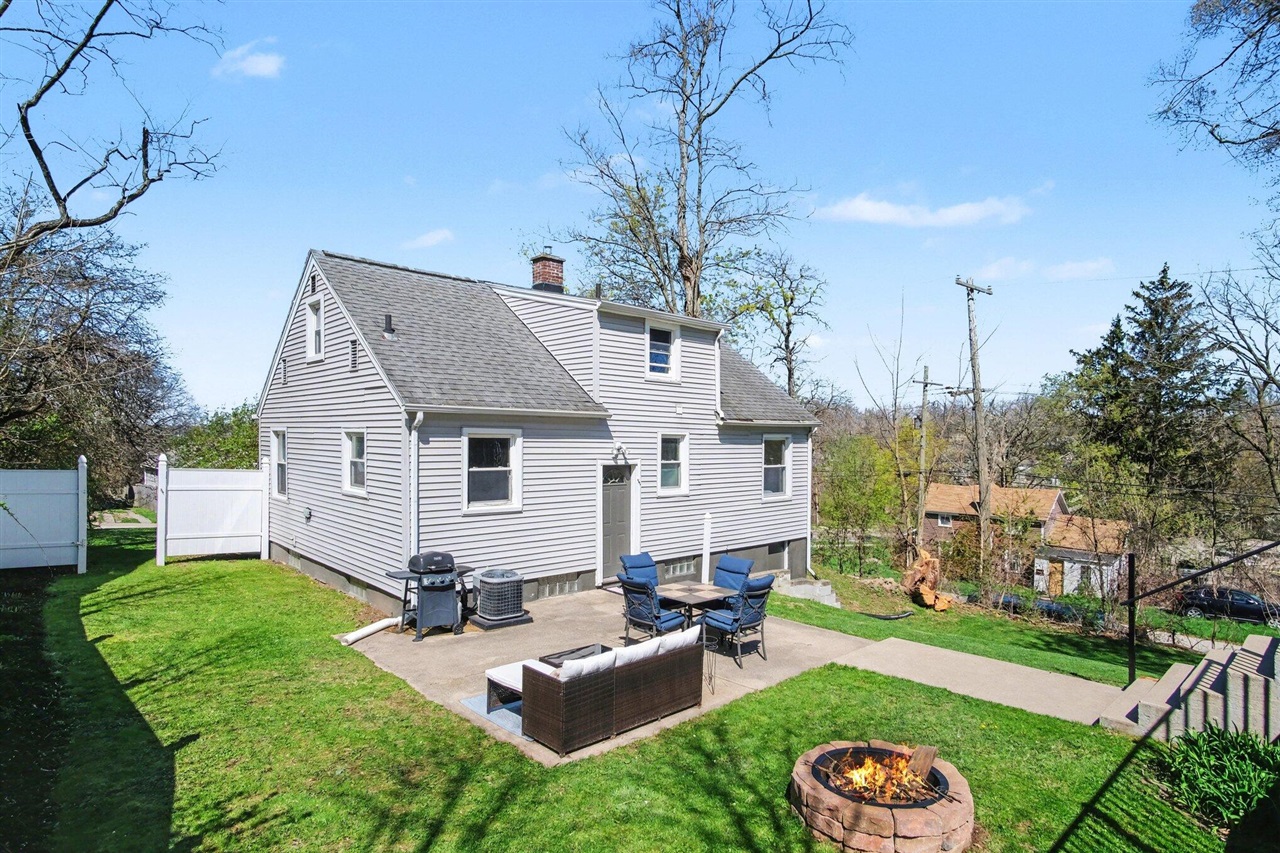 956 College Avenue, Grand Rapids, MI, 49503-1774