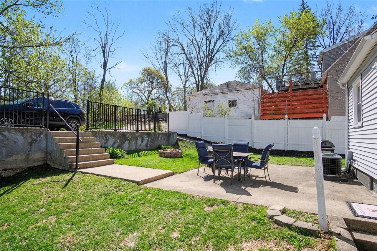 956 College Avenue, Grand Rapids, MI, 49503-1774