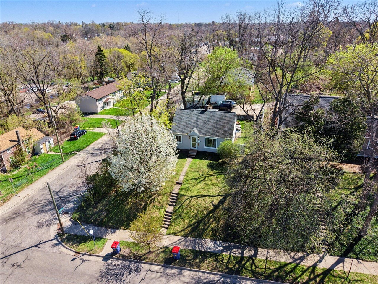 956 College Avenue, Grand Rapids, MI, 49503-1774