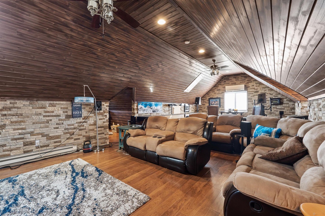 8115 Colony Drive, Update, MI, 48001-4118