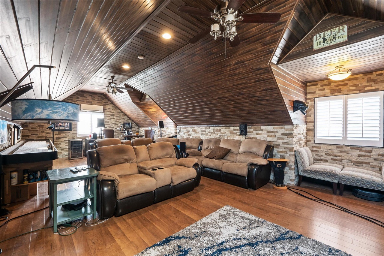 8115 Colony Drive, Update, MI, 48001-4118