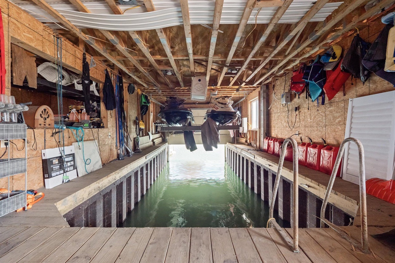 8115 Colony Drive, Update, MI, 48001-4118