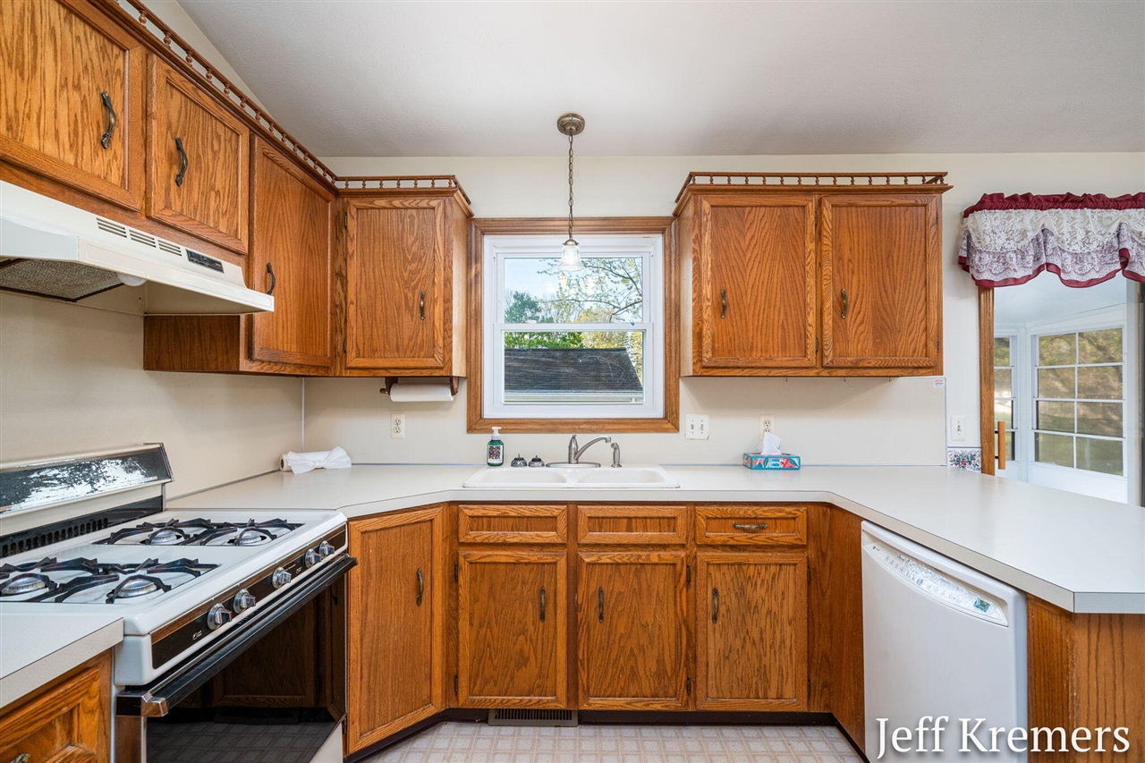6455 Fairway Drive, Jenison, MI, 49428-9365