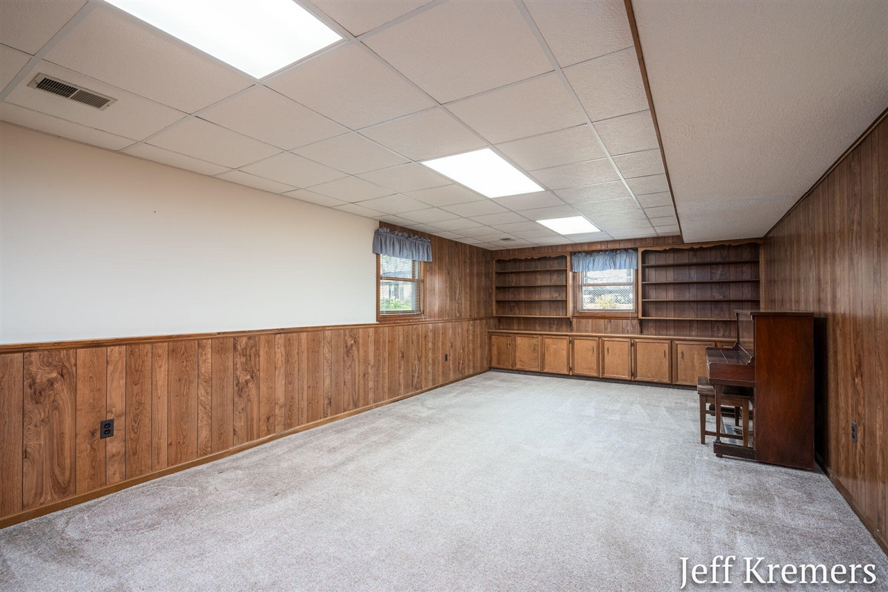6455 Fairway Drive, Jenison, MI, 49428-9365