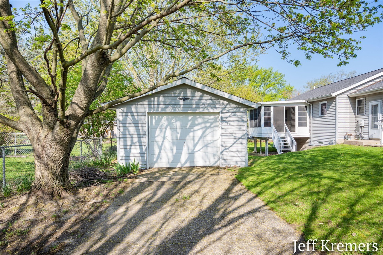 6455 Fairway Drive, Jenison, MI, 49428-9365